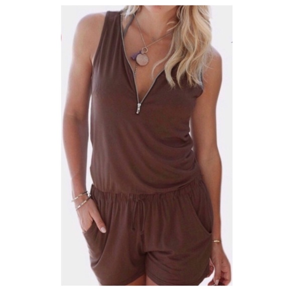 V-neck Drawstring Waist Playsuit - Picture 5 of 10